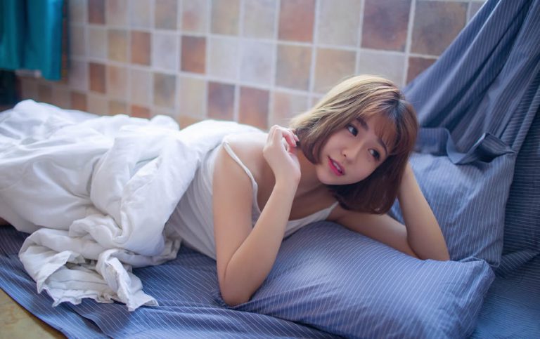 一只萌妹子的起床全过程