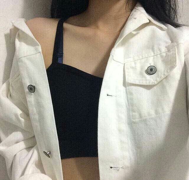 想要把很多衣服穿出味道，首先要有一个很平的胸