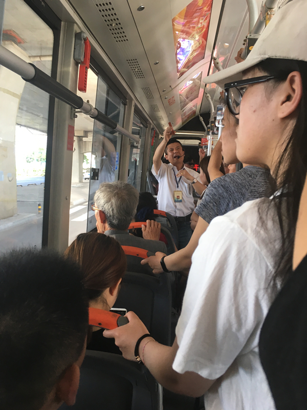 第一次见，公交车上推销