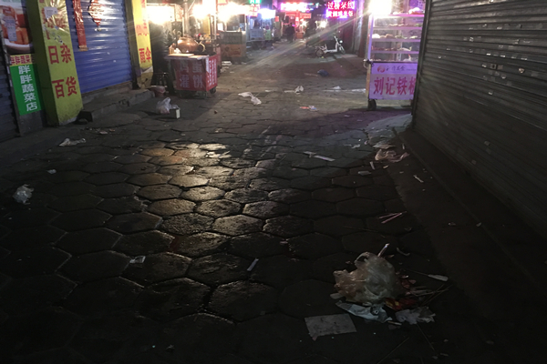 夜幕下的城中村