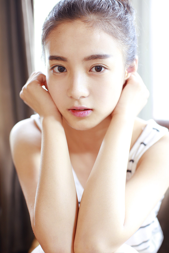 文艺范十足的小清新美女，不靠刘海才是真的美