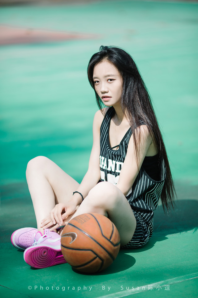 打篮球的小清新女神，因为你爱上篮球