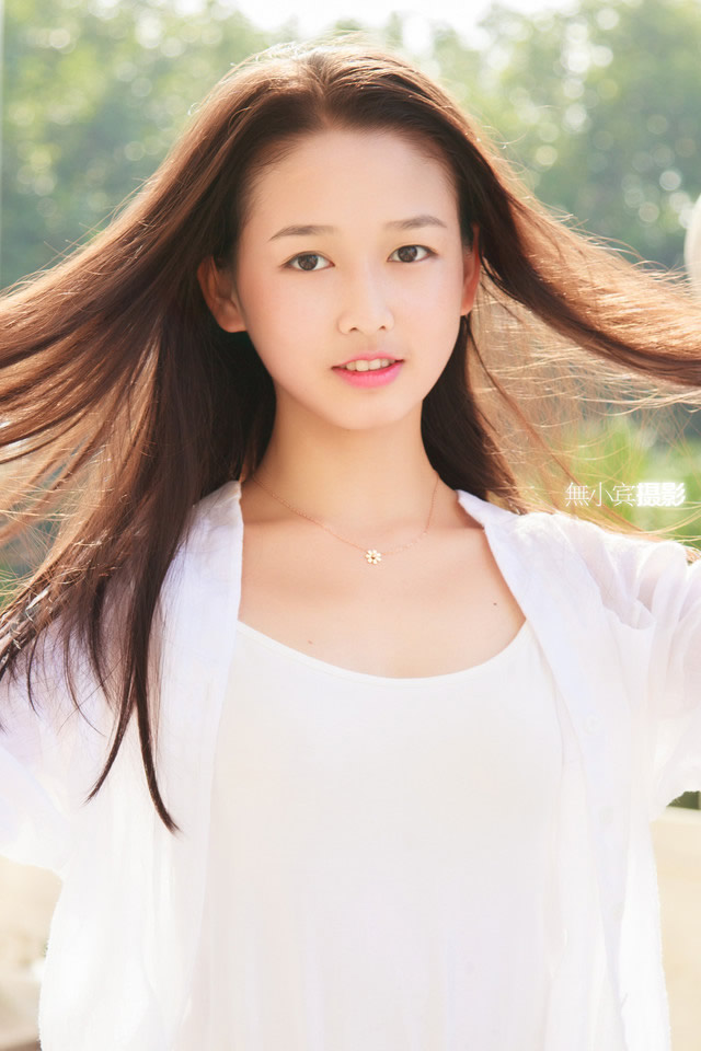 校园里的长腿软妹子一枚