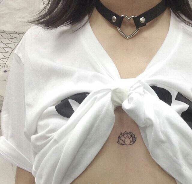 想要把很多衣服穿出味道，首先要有一个很平的胸