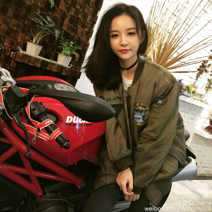 扒一扒今年较火的女网红们