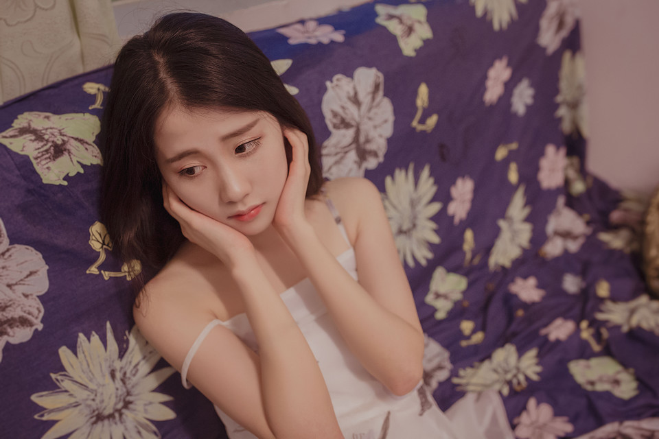 姑娘，你蹙眉的样子好动人