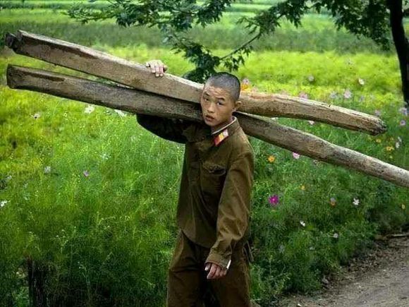 在朝鲜冒死拍下的照片。最真实的朝鲜人民生活