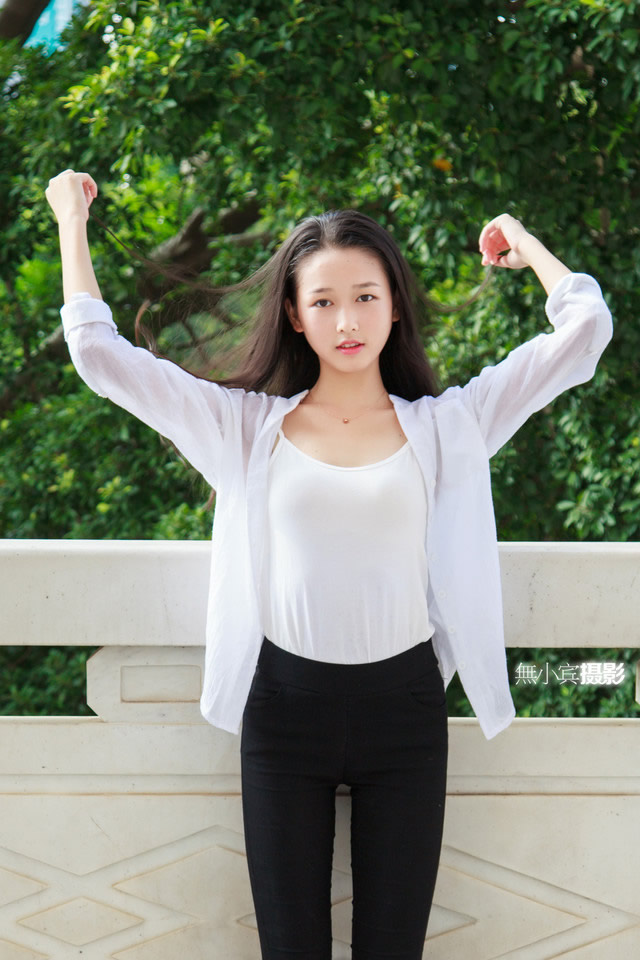 校园里的长腿软妹子一枚