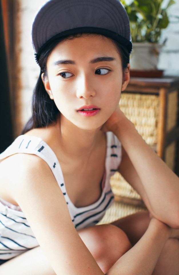 文艺范十足的小清新美女，不靠刘海才是真的美