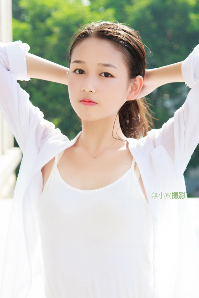 校园里的长腿软妹子一枚