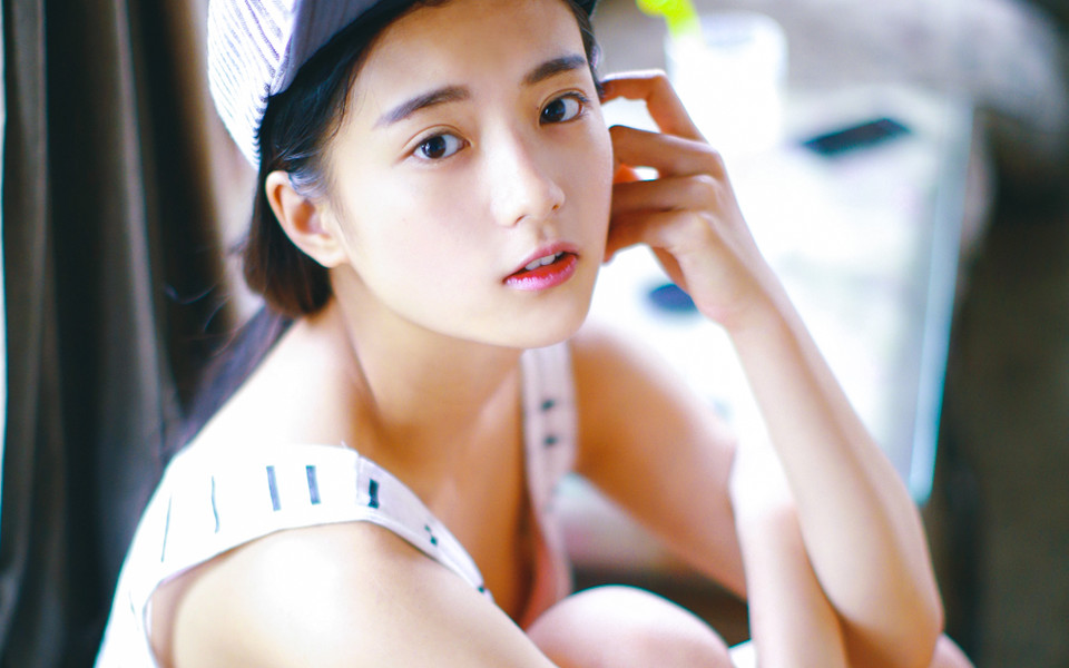 文艺范十足的小清新美女，不靠刘海才是真的美