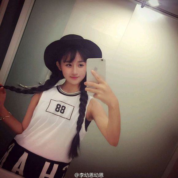 扒一扒今年较火的女网红们