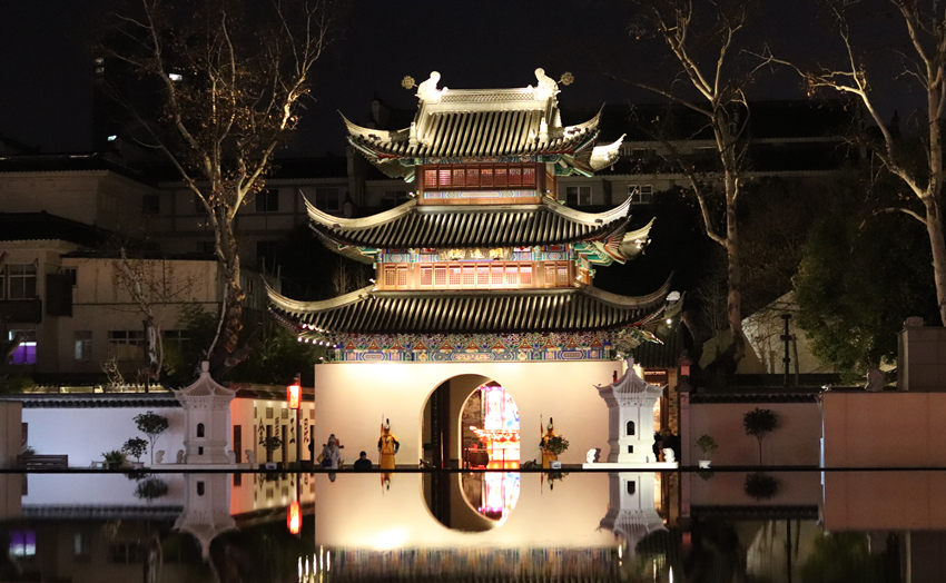 夜游秦淮河畔